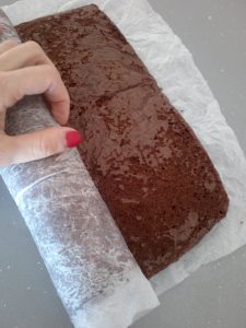 TORTA GIRELLA CAPOVOLTA CON COLLARE DI CIOCCOLATO