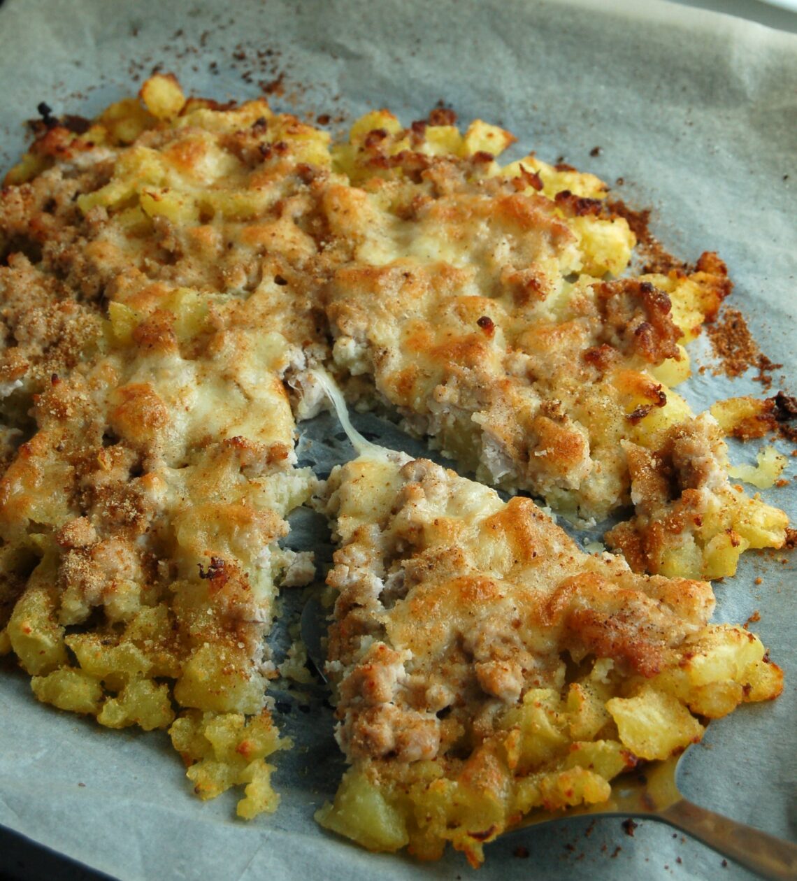 Sbriciolata di patate salsiccia e provola