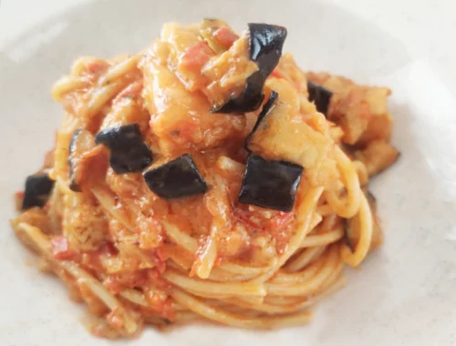 Spaghetti con baccalà e melanzane